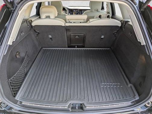 2020 Volvo XC60 T5 Momentum