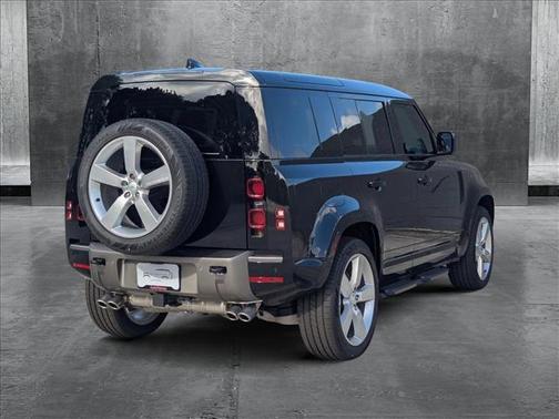 2025 Land Rover Defender X-Dynamic SE