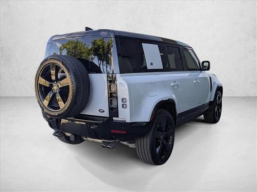 2023 Land Rover Defender 110 V8