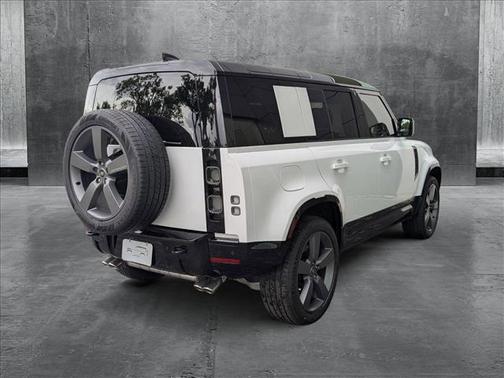 2025 Land Rover Defender 110 V8