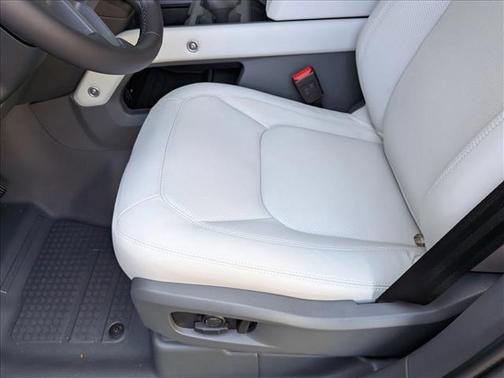 2026 Land Rover Defender P500 X-Dynamic SE