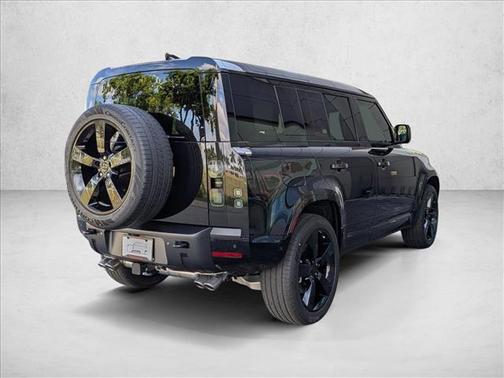 2026 Land Rover Defender P500 X-Dynamic SE