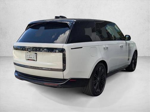 2025 Land Rover Range Rover P530 SE
