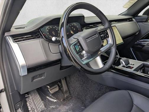 2025 Land Rover Range Rover P530 SE