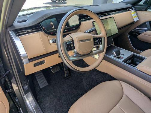 2025 Land Rover Range Rover P400 SE 7 Seat