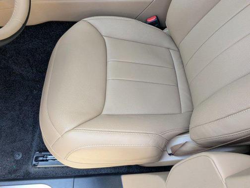 2025 Land Rover Range Rover P400 SE 7 Seat