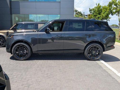 2025 Land Rover Range Rover P400 SE 7 Seat
