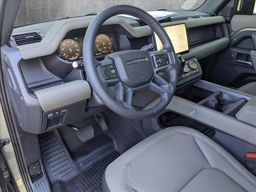 2025 Land Rover Defender 90 P400 X-Dynamic SE