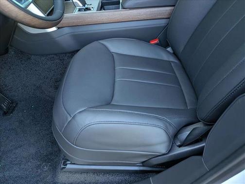 2025 Land Rover Range Rover P400 SE