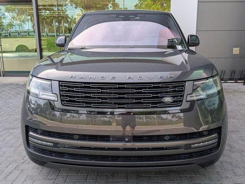 Carpathian Grey Premium Metallic 2023 Land Rover Range Rover P530 SE