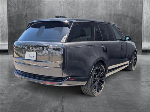 2025 Land Rover Range Rover P400 SE 7 Seat