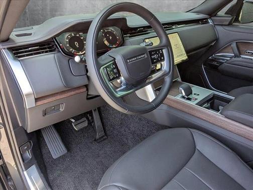 2025 Land Rover Range Rover P400 SE 7 Seat