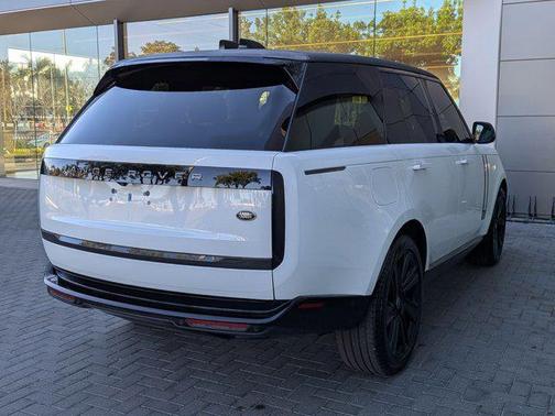 2023 Land Rover Range Rover P530 SE