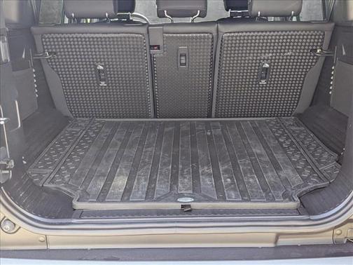 2025 Land Rover Defender 110 P300
