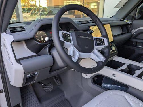 2026 Land Rover Defender P400 X-Dynamic SE