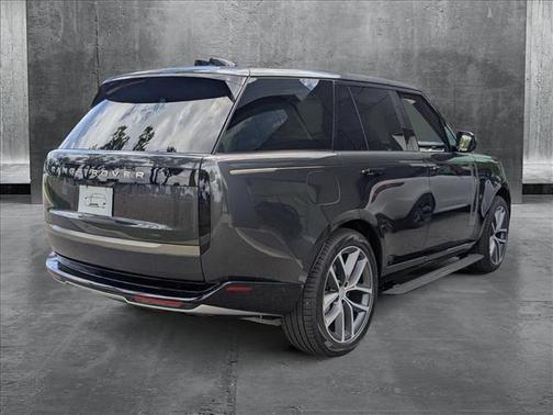 2025 Land Rover Range Rover P400 SE