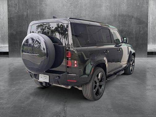 2025 Land Rover Defender 110 P400 X-Dynamic SE