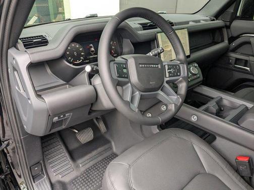 2025 Land Rover Defender 110 P400 X-Dynamic SE