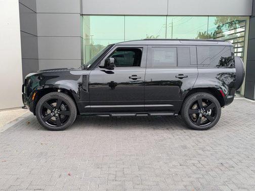 2025 Land Rover Defender 110 P400 X-Dynamic SE