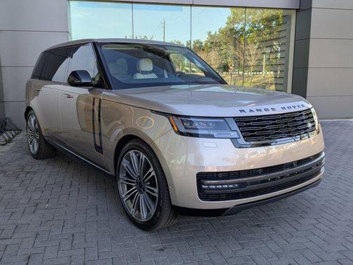 2026 Land Rover Range Rover P400 SE 7 Seat