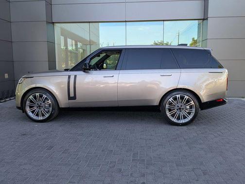 2026 Land Rover Range Rover P400 SE 7 Seat