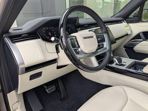 2025 Land Rover Range Rover P530 SE