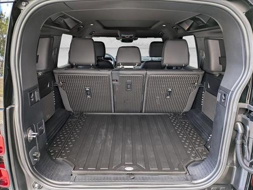 2025 Land Rover Defender 110 P300