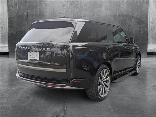 2025 Land Rover Range Rover P400 SE 7 Seat