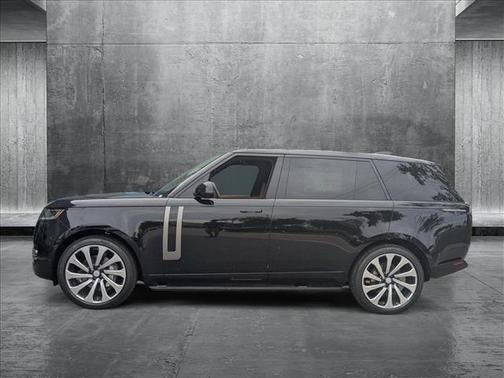 2025 Land Rover Range Rover P400 SE 7 Seat