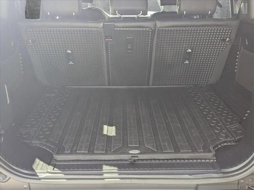 2023 Land Rover Defender 110 SE
