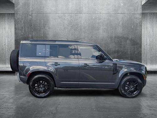 2023 Land Rover Defender 110 SE