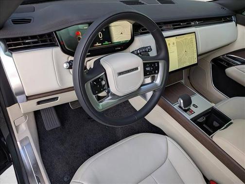 Belgravia Green Metallic 2026 Land Rover Range Rover P550e SE