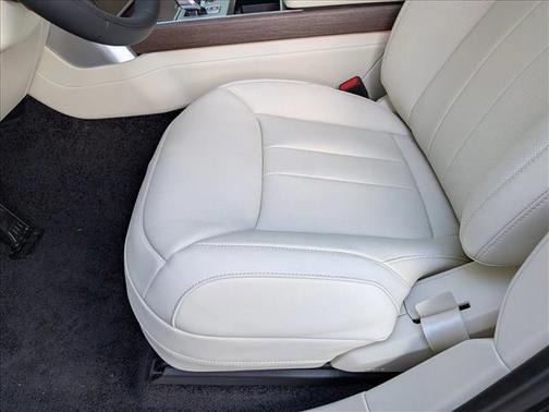 Belgravia Green Metallic 2026 Land Rover Range Rover P550e SE