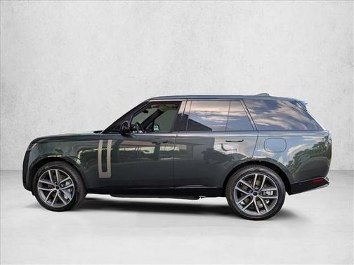 Belgravia Green Metallic 2026 Land Rover Range Rover P550e SE