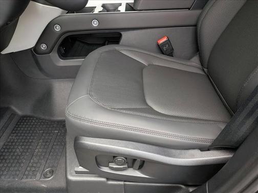 2026 Land Rover Defender P400 X-Dynamic SE