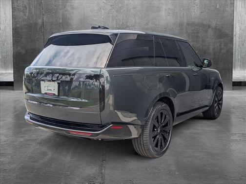 2025 Land Rover Range Rover P530 SE