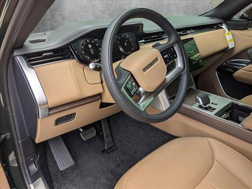 2025 Land Rover Range Rover P530 SE