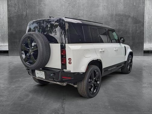 2025 Land Rover Defender 110 P400 X-Dynamic SE