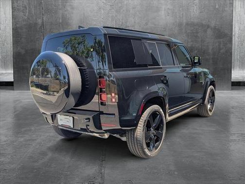 2025 Land Rover Defender 110 P400 X-Dynamic SE