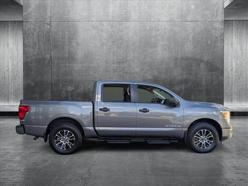 2022 Nissan Titan SV