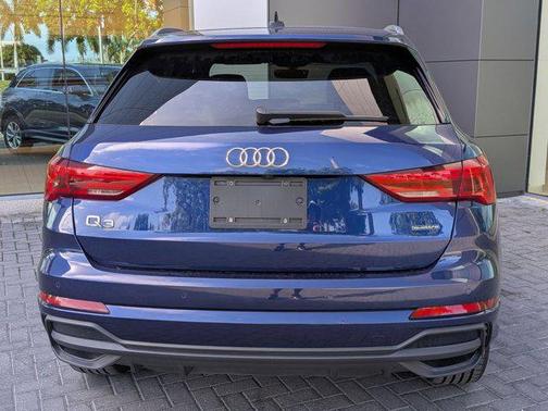 Navarra Blue Metallic 2024 Audi Q3 Premium 45 TFSI S line quattro Tiptronic
