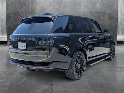 2025 Land Rover Range Rover P530 SE 7 Seat