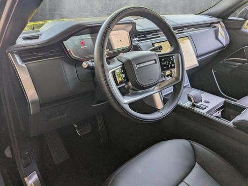 2025 Land Rover Range Rover P530 SE 7 Seat