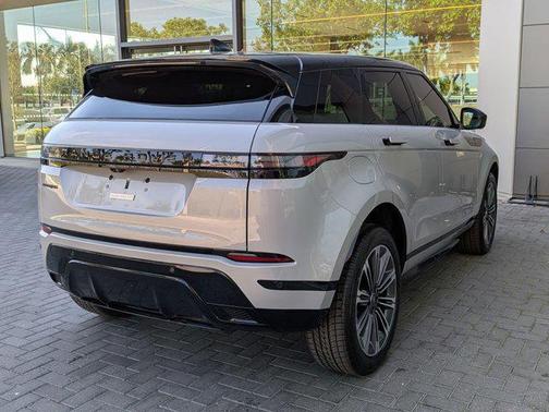 Seoul Pearl Silver Metallic 2026 Land Rover Range Rover Evoque Dynamic SE