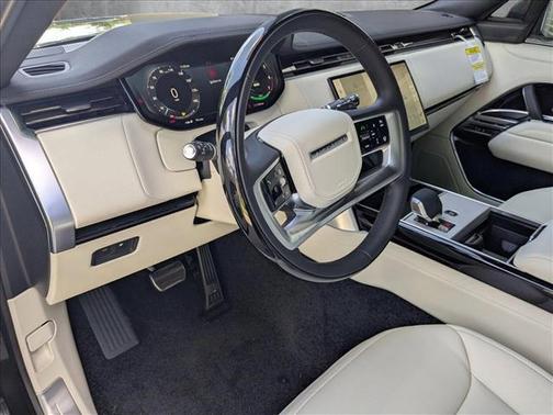 2025 Land Rover Range Rover P550e SE