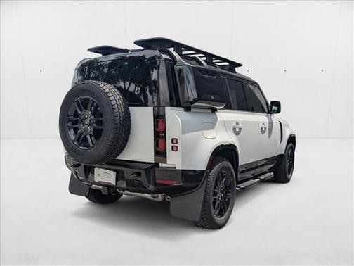 2025 Land Rover Defender 110 P400 X-Dynamic SE