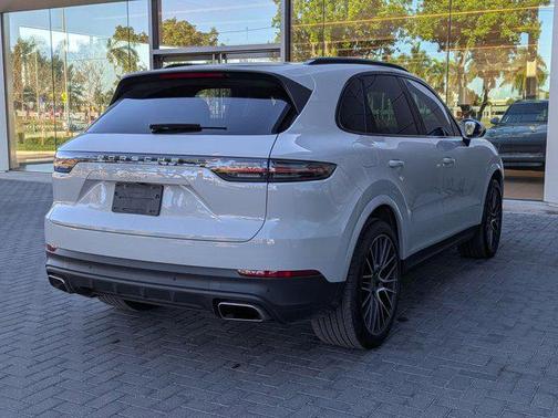 2023 Porsche Cayenne Platinum Edition