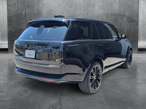 2025 Land Rover Range Rover P530 SE 7 Seat
