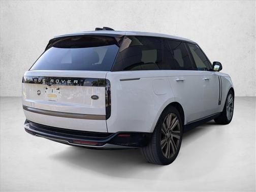 Fuji White 2023 Land Rover Range Rover P400 SE