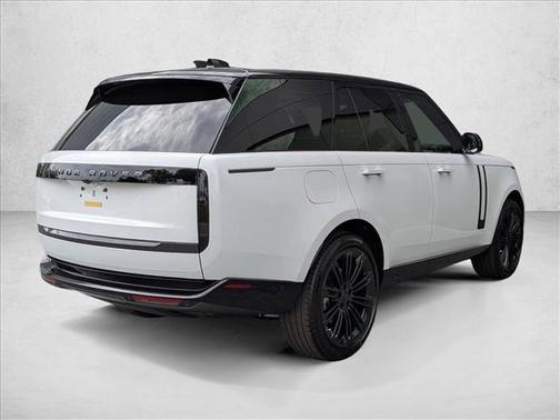 Fuji White 2026 Land Rover Range Rover P400 SE